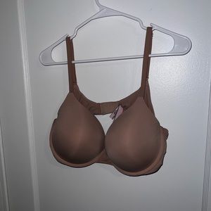 Nude VS Brassiere